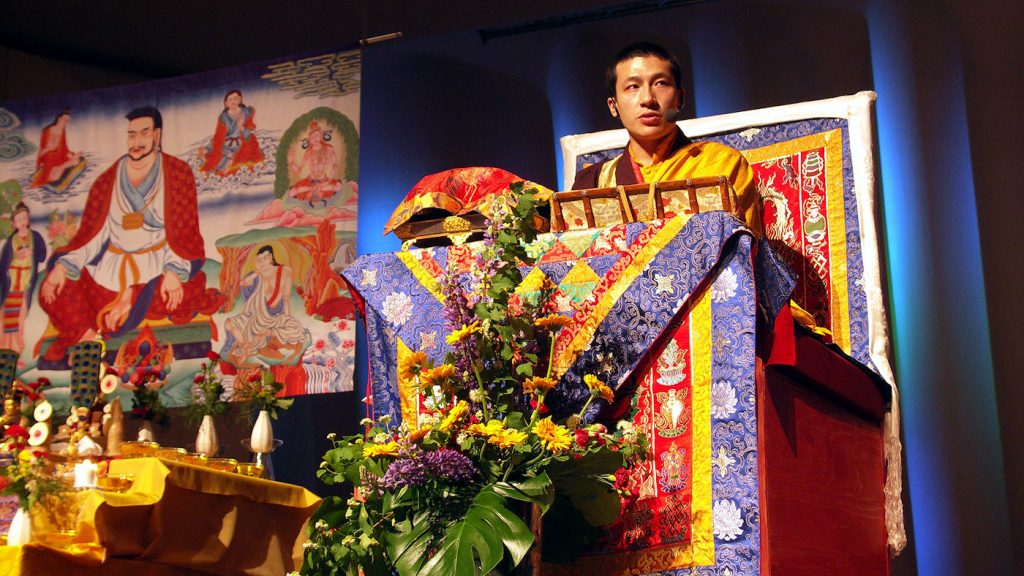 Gyalwa Karmapa antamassa Marpa-initiaatiota Kulttuuritalolla 12.6.2007